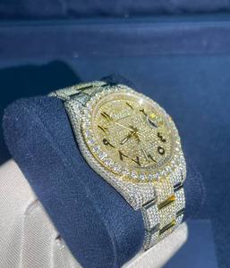 Montre-bracelet de luxe bicolore jaune en acier inoxydable avec diamants Moissanite VVS et diamants brillants pour la vente en gros - Product Image 4