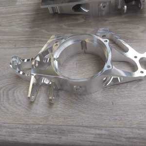 Pièces en aluminium et acier inoxydable usinées sur VMC 5 axes avec fraisage CNC et électroérosion à fil pour équipement industriel certifié ISO9001 - Product Image 3