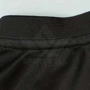 เสื้อฟุตบอลอเมริกันสีดำและสีส้มแบบกำหนดเองสำหรับผู้ชาย พิมพ์หมายเลข คอวี แขนสั้น ผ้าตาข่ายระบายอากาศ ทรงปกติ ชุดกีฬา - Product Image 4