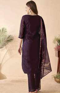 Ropa Étnica de Lujo para Eventos, Azul, Rosa, Morado, Venta al Por Mayor, Conjunto de Traje de Mujer Bordado en Seda Vichitra para Compra al Por Mayor - Product Image 3