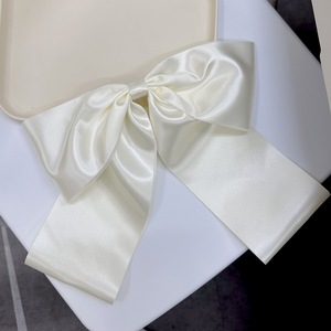 Pince à cheveux élégante en satin avec grand nœud 28*28cm et longues queues, accessoire de fête de haute qualité du Vietnam - Product Image 4