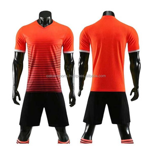 Maillot de football pour hommes de haute qualité, couleurs personnalisées, logo personnalisé, nom de l'équipe, 100% polyester, respirant, séchage rapide, tenue d'entraînement de football - Product Image 4