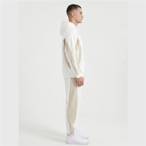 Ensemble de survêtement en molleton blanc pour homme avec logo personnalisé, sweat à capuche et pantalon de jogging, panneaux contrastants, style streetwear, ensemble deux pièces - Product Image 4