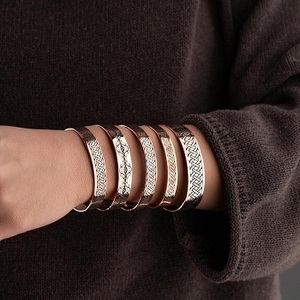 Brazalete de Cobre Chapado en Oro, Regalo de Aniversario, Boda, Fiesta, Diseño Moderno para Mujer - Product Image 4
