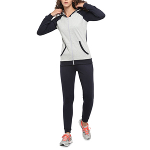 Ensemble de survêtement à capuche pour femme, personnalisé avec motif graphique, coupe ajustée, vêtements de sport haut de gamme, sweat-shirt pull-over et pantalon de jogging - Product Image 3