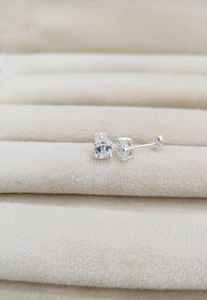 Boucles d'oreilles clous en saphir blanc, argent sterling 925, taille coussin, faites à la main, plaqué or, pierre de naissance de avril, cadeau d'anniversaire pour femme - Product Image 3