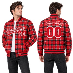 Blouson universitaire à carreaux rouges pour homme, personnalisable avec nom et numéro, impression en relief, coupe-vent en polyester/coton, col montant décontracté, coupe régulière - Product Image 1