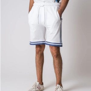 Shorts d'été pour hommes de qualité supérieure, design personnalisé, prix raisonnable, coupe ajustée, design à panneaux, super courts - Product Image 1