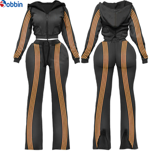 Conjunto Deportivo de Dos Piezas para Mujer, Sudadera con Capucha y Cierre, Pantalones Deportivos Anchos, 100% Algodón Ecológico, Corte Regular, con Logotipo Personalizado - Product Image 4