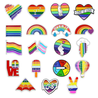 Badge en métal personnalisé unique, chic, élégant et artistique, avec motif de cœur de dessin animé, émail et logo, épinglette drapeau arc-en-ciel