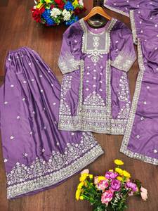 Lancement du meilleur ensemble Anarkali Salwar Kameez de couleur lavande, design tendance, spécial saison des mariages, avec un dupatta assorti. - Product Image 3