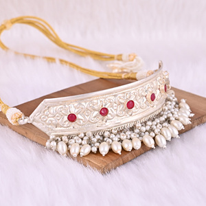 Collier ras du cou ethnique en argent allemand avec calcédoine fuchsia et perle - Product Image 4