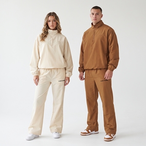 Ensemble de survêtement coupe-vent en nylon et polyester pour hommes et femmes, idéal pour le camping et la randonnée en extérieur - Product Image 6