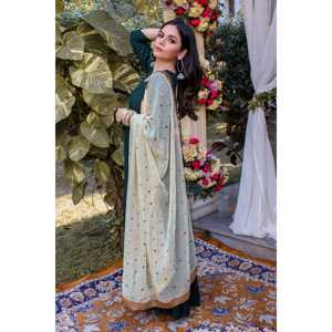 Conjunto de traje con cuello Kanchali en verde botella, talla XS, tela de gasa. - Product Image 1