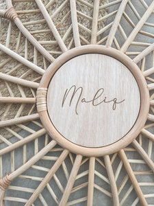 ป้ายชื่อติดผนังสไตล์อาร์ตเดโค ทำจากหวายธรรมชาติ งานฝีมือไม้ดอกเบญจมาศ งานหัตถกรรมเวียดนาม ของตกแต่งศิลปะสมัยใหม่ ขายส่ง - Product Image 3