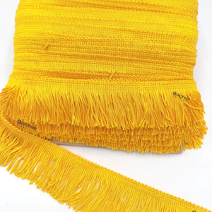 Cadena de encaje con flecos y borlas doradas – Adorno para coser en ropa, accesorios de disfraces, manualidades DIY y decoración del hogar - Product Image 1