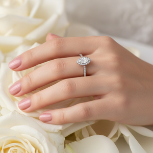 Aniva Anillo de Compromiso de Oro Blanco de 9K con Diamante de Corte Brillante y Halo, Banda Pavé para Mujer, Joyería Fina Étnica Certificada IGI, Regalo Nupcial - Product Image 4