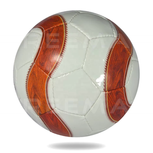 Ballon de football intelligent Champion de haute qualité, cousu à la main, pour les séances d'entraînement et les matchs de haut niveau, conçu par Reema Technologies. - Product Image 3