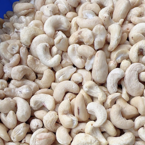 เม็ดมะม่วงหิมพานต์อบออร์แกนิกคุณภาพสูงขายส่ง W240 ราคาเม็ดมะม่วงหิมพานต์ทั่วโลก บริษัทซานติโก จำกัด ส่งออกไปยังเอเชีย ยุโรป และตะวันออกกลาง - Product Image 1