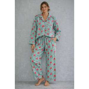 Conjunto de Pijama de Algodón para Mujer con Estampado a Mano, Elegante Ropa de Dormir con Tela Transpirable - Product Image 1