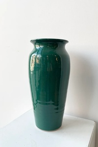 Elegante Florero de Cerámica Azul Lavanda con Silueta de Esfera Lisa, Superficie Pulida y Acabado Elegante para Decoración Contemporánea del Hogar - Product Image 6