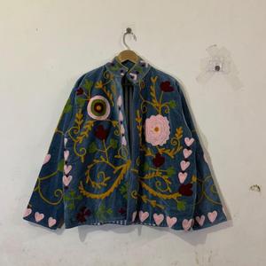 Chaqueta de terciopelo Suzani bohemia de lujo hecha a mano con bordado floral de corazón, estilo étnico vintage, ropa de abrigo de primavera. - Product Image 1