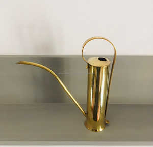 Regadera Vintage de Latón de Primera Calidad con Acabado Dorado, Perfecta para Regar Flores y Macetas - Product Image 3