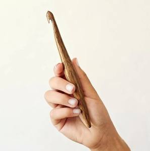 Ganchillo Profesional de Madera, Diseño Ergonómico, Resistente y Flexible, para Trabajos de Tejido Detallados y Precisos - Product Image 4