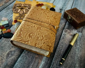 Journal de voyage en cuir fait main avec reliure cousue, couverture souple A5, 80 feuilles de papier vintage à bords festonnés, carnet vierge - Product Image 4