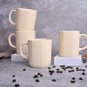 Ensemble de 4 tasses à thé en céramique beige, 200 ml, en grès émaillé à motifs floraux, avec plateau, compatibles micro-ondes, pour le camping - Product Image 4