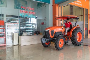 Tractor Agrícola L5228 de 55HP 4WD con Motor Diésel de Alto Rendimiento, Transmisión por Engranajes y Alta Productividad - Product Image 2