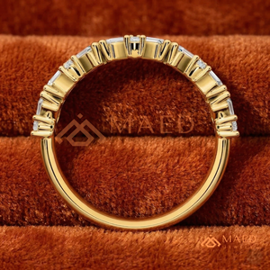 แหวนเพชรทรงบาแกตต์และทรงกลมประดับทองคำ 18K สุดหรู | แหวนแต่งงานเพชรเพาะเลี้ยงในห้องปฏิบัติการ |   แหวนครบรอบทรงเรขาคณิตประดับหินหลายเม็ด - Product Image 3