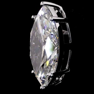 Élégantes boucles d'oreilles en forme de marquise avec diamants de laboratoire en or blanc 18 carats pour femmes - Product Image 3