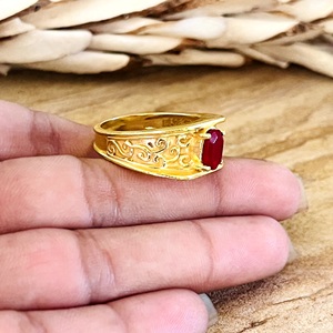 Bague Bohème Tendance en Filigrane et Pierres Précieuses pour Femme, en Laiton Plaqué Or 18K, avec Onyx Rouge en Spirale – Vente en Gros/OEM/ODM - Product Image 4