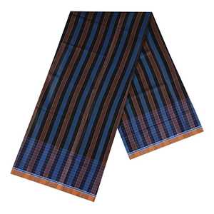 Lungi de Algodón Premium para Hombre al por Mayor, Diseño Tradicional a Cuadros Azul Marino, Suave, Transpirable, Cómodo para Uso Diario, Calidad de Exportación - Product Image 2