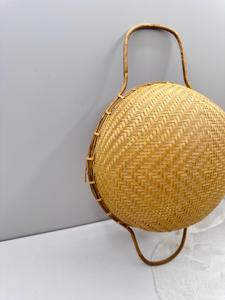Panier en bambou tressé vintage avec poignées, panier utilitaire tissé à la main, rangement de cuisine rustique, décoration en osier naturel, fournisseur en gros - Product Image 5