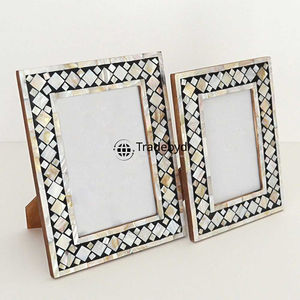 Elegante Marco de Fotos de Lujo Hecho a Mano con Incrustaciones de Madreperla por Tradebyd - Product Image 1
