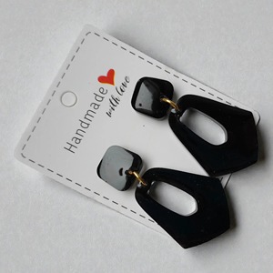 Pendientes de Resina Geométricos Negros Hechos a Mano, Joyería de Moda con Detalles en Dorado - Product Image 4