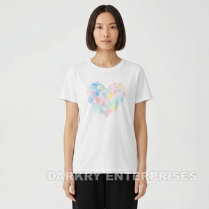 ผู้ผลิตเสื้อยืดผู้หญิงแบบกำหนดเอง เสื้อยืดผ้าฝ้ายสีเทา พิมพ์ลายขวดน้ำหอมรูปหัวใจ พิมพ์ลายสกรีนจำนวนมาก รับผลิตเสื้อยืดแบบ OEM แบรนด์ส่วนตัว - Product Image 6