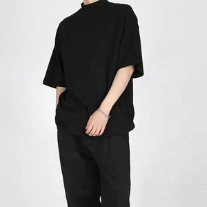 เสื้อยืดทรงบ็อกซี่สีดำล้วนสำหรับผู้ชาย ขายดี ผลิตตามสั่ง (OEM) ผ้าคอตตอนหนานุ่ม ทรงหลวมไหล่ตก สไตล์สตรีทแวร์ ขายส่ง - Product Image 3