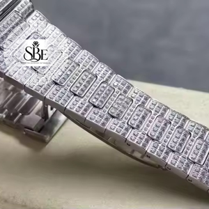 Reloj de Lujo con Diamantes de Imitación VVS Moissanite de Fabricación India, Correa de Acero Inoxidable de 20 mm, Disponible al Mejor Precio - Product Image 1