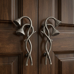 Tirador de Mueble Decorativo Floral de Lujo en Latón Macizo con Diseño de Lirio de los Valles para Uso en Hoteles Modernos, Tirador Botánico para Cajones - Product Image 2