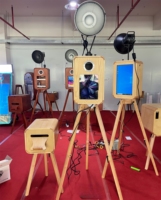Machine à Selfie Photo Booth à Écran Tactile Double Face Effet Bois Compatible DSLR et iPad pour Mariages, Festivals et Événements