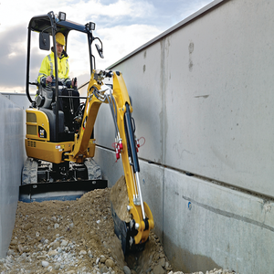 Mini-excavatrice CAT 301.7 CR haute performance, conçue pour l'efficacité, la durabilité et un fonctionnement fluide, idéale pour le terrassement. - Product Image 2