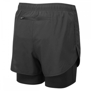 Shorts de sport noirs 2-en-1 pour hommes, taille élastique, séchage rapide, en polyester tricoté, couleur unie, logo sur la jambe gauche - Product Image 3