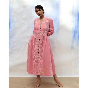 Robe longue en tricot rose unie/à carreaux pour femme, écologique, élégante, col en V, boutonnée sur le devant, avec manches bouffantes, silhouette ample - Product Image 1