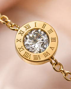 ELVORA GEMS Pulsera Minimalista con Cadena Chapada en Oro de 18K, Cristal con Engaste de Bisel, Colgante Circular de Perla de Agua Dulce, para Uso Diario de Mujeres - Product Image 2