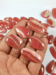 Pierre précieuse naturelle en rhodochrosite, cabochon de formes variées, toutes tailles, pierre lisse en vrac, fournisseur grossiste pour la bijouterie - Product Image 1