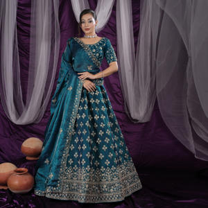 Lehenga Choli en filet Fendy |   Disposition de sequins denses Butti |   Bordure ornée brodée au fil |   Ensemble assorti de chemisier et de dupatta - Product Image 4