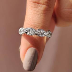 Anillo Infinito con Diamante Redondo de Moissanita, Diseño Único, Unisex, Plata 925 Original, Regalo para Novios, Ideal para Bodas y Fiestas - Product Image 1